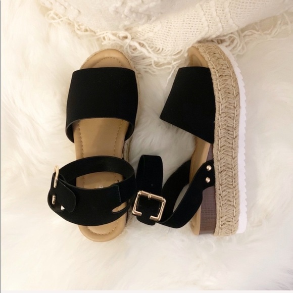 NEW Luna Platform Sandal- in Black - Picture 2 of 7